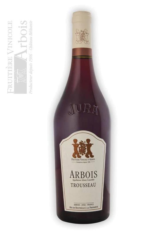 Vue rapprochée de l’étiquette Fruitière Vinicole d’Arbois Trousseau