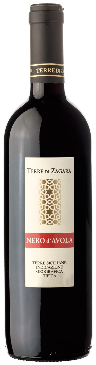 Vue rapprochée de l’étiquette Terre Di Zagara Nero d’Avola